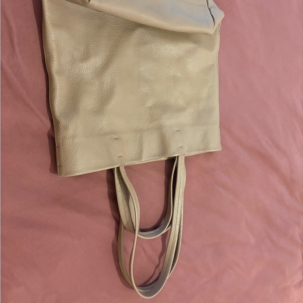 Cuyana tall easy tote in cappuccino - Picture 16 of 16